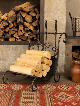 кованая дровница для камина с набором