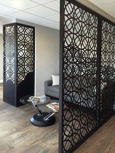 Перегородка для зонирования комнаты из метала с лазерной резкой лофт L0191