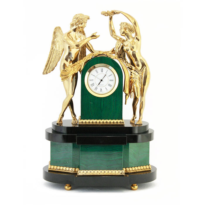 Часы из камня для камина, в гостиную "Амур и Психея" камень малахит 003054