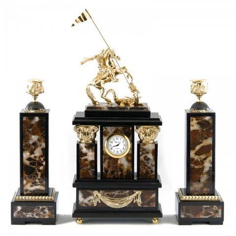 Классические каминные с подсвечниками часы камень / бронза "Георгий Победоносец" камень: яшма, долерит 003536