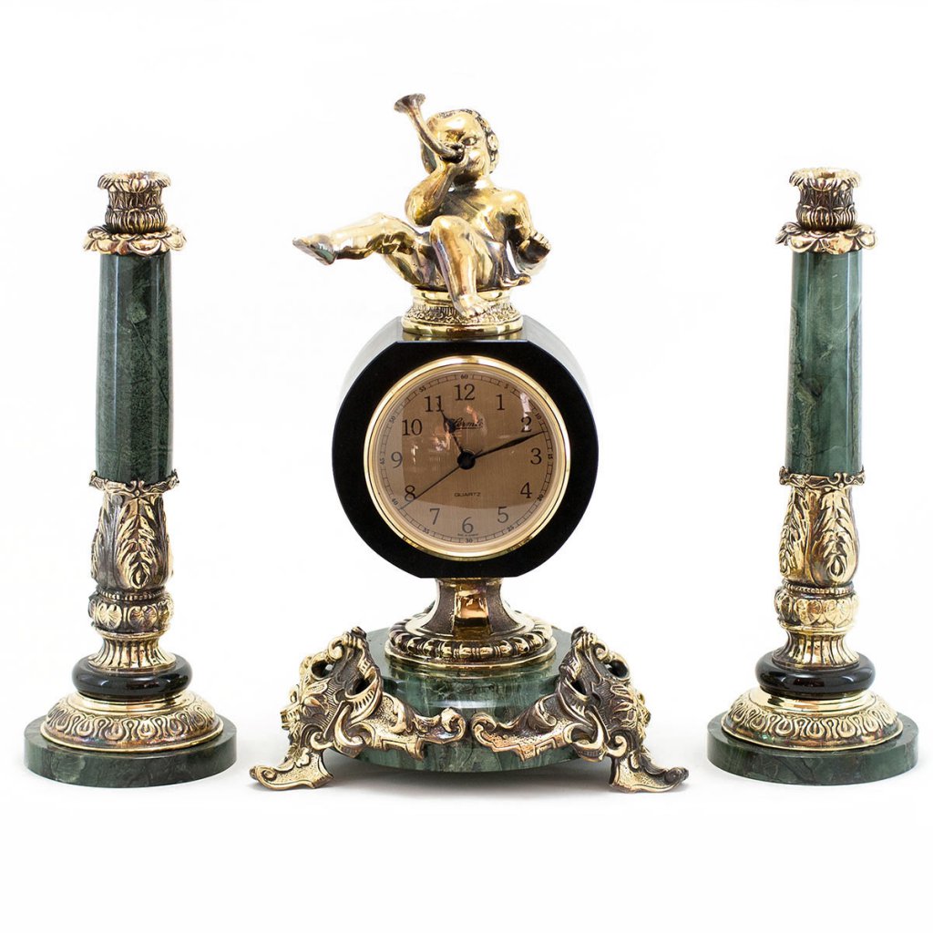  Классические каминные интерьерные часы с подсвечниками в гостиную "Мальчик с дудочкой" 005006