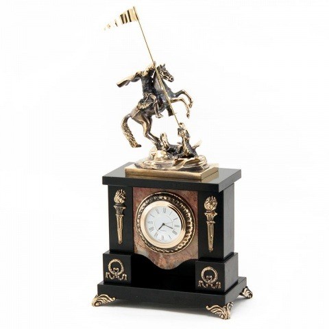 Классические часы в гостиную, каминные камень / бронза "Георгий Победоносец"  яшма 005000