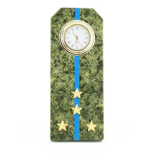  Настольные часы в гостиную "Погон капитан ВВС, ВКС, ВДВ" камень змеевик 003174
