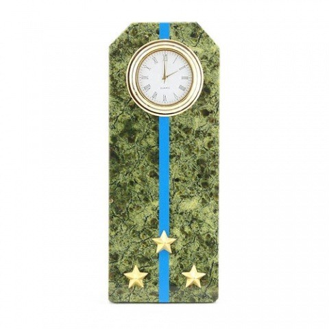  Настольные часы в гостиную "Погон старший лейтенант ВВС, ВКС, ВДВ" камень змеевик 003173