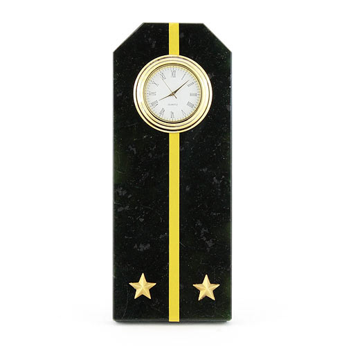  Настольные часы в гостиную "Погон лейтенант ВМФ" камень змеевик 003500