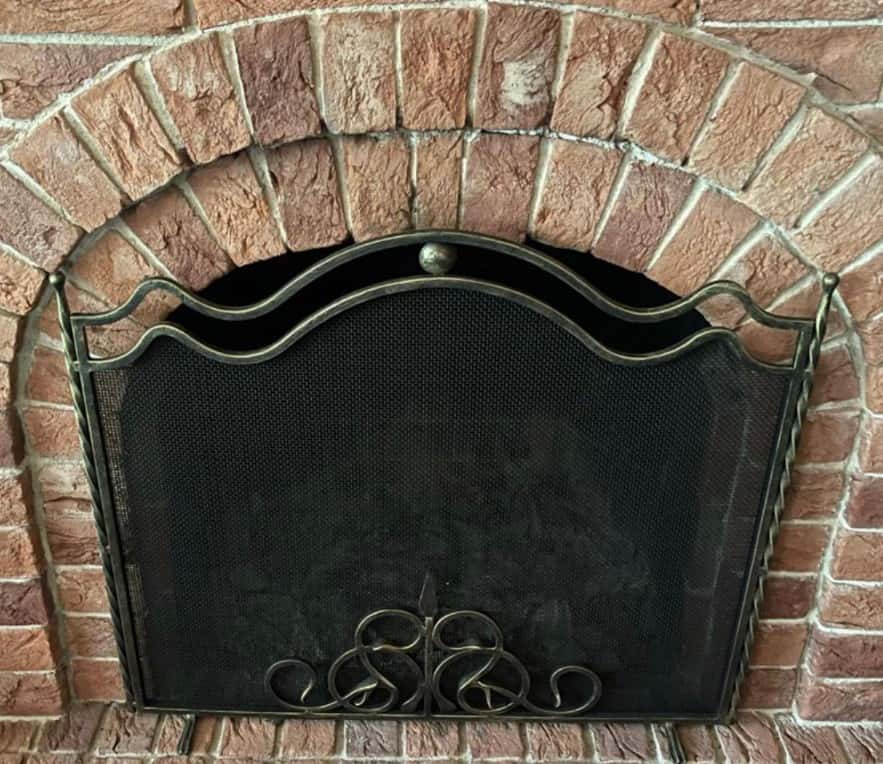 Экран кованый декоративный для камина защитный 5475