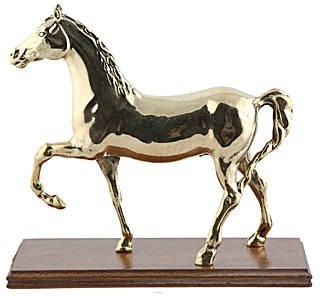 Лошадь на дерев. подставке 00540