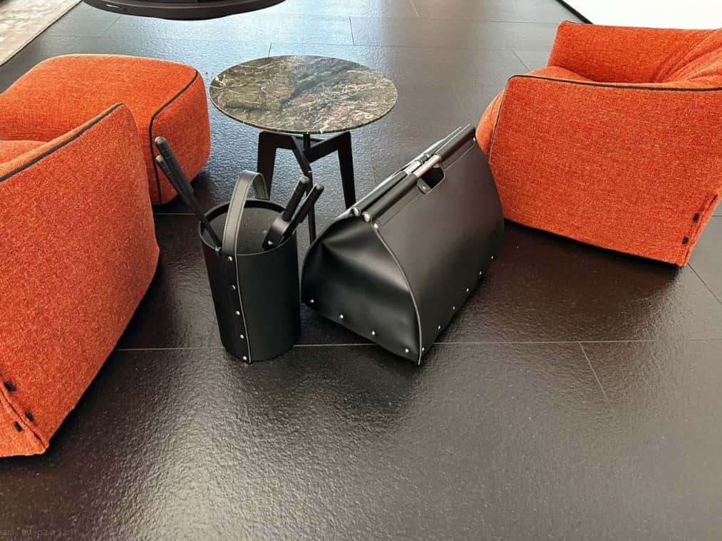 Набор аксессуаров для камина с дровницей черный кожаный (50.240/50.046) , Италия