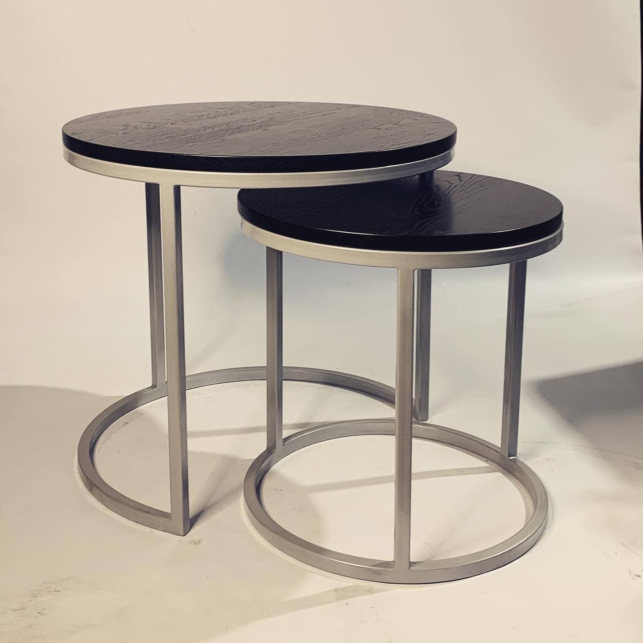 Круглый журнальный/кофейный столик лофт приставной двойной СТ2. Металл + массив дуба