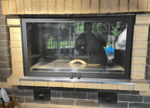 Дверца для камина прямоугольная двустворчатая с огнеупорным стеклом кованая