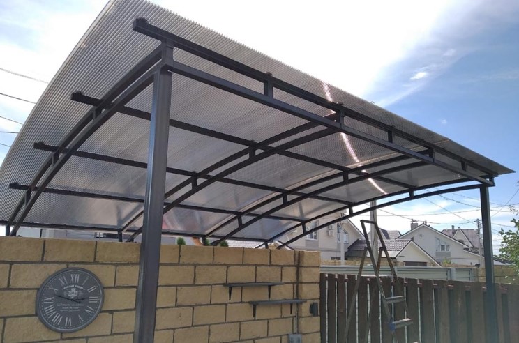 Навес для мангала(мангальной зоны) из металла и поликарбоната