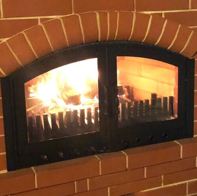 Кованая дверца для камина с огнеупорным стеклом с маленькой аркой