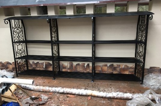 Дровник уличный кованый для дачи, бани, частного дома пристенный с крышей(стеллаж для дров с художественной ковкой)