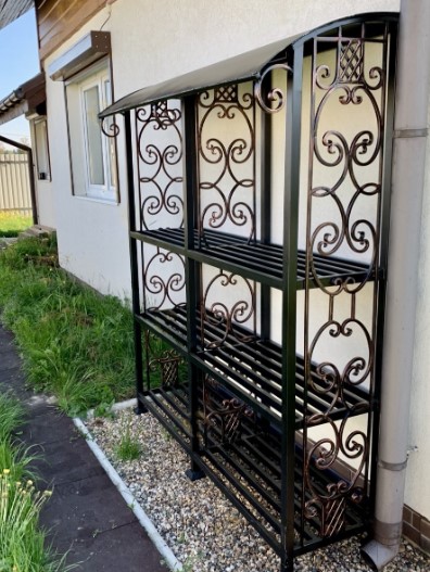 Дровник уличный кованый для дачи, бани, частного дома пристенный с крышей(художественная ковка)