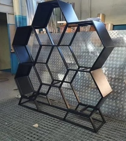 Дровник уличный из металла  лофт Соты для дачи, бани частного дома