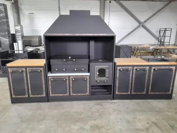 Мангальная зона лофт из металла для дачи и дома (мангальный комплекс 017) черный с патиной