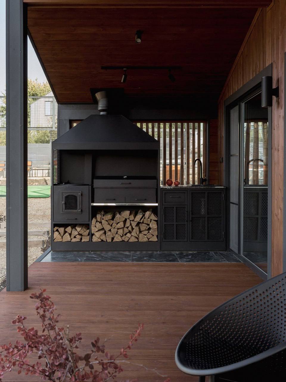 Мангальная зона лофт из металла модульная с мойкой (малая )