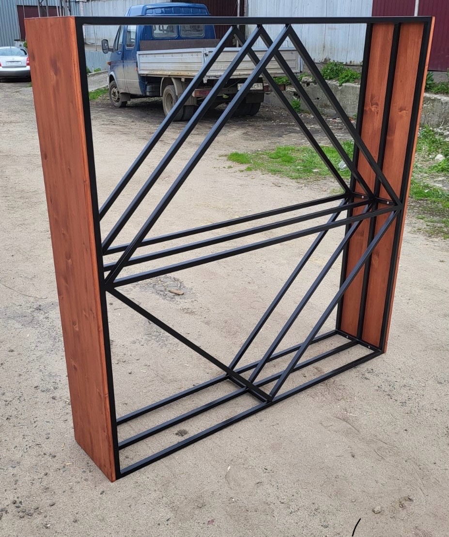 Уличная дровница из металла и хвои, стеллаж для дров 
